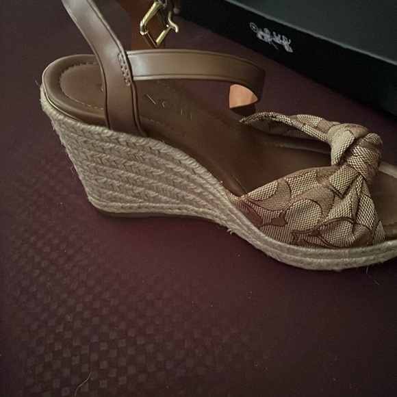 Cocah wedge size 5.5 size brown to wear with anything - Picture 1 of 3